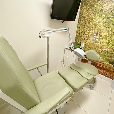 Cuidados de podologia apresentados pela Clínica Raízes